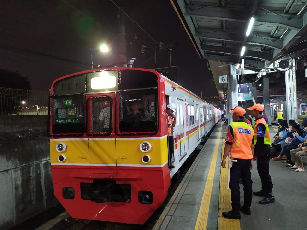 KRL Jabodetabek Tambah Puluhan Perjalanan Di Malam Tahun Baru