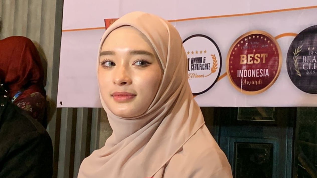 Pujian Dan Hujatan Inara Rusli Lepas Cadar - Suryapagi.com